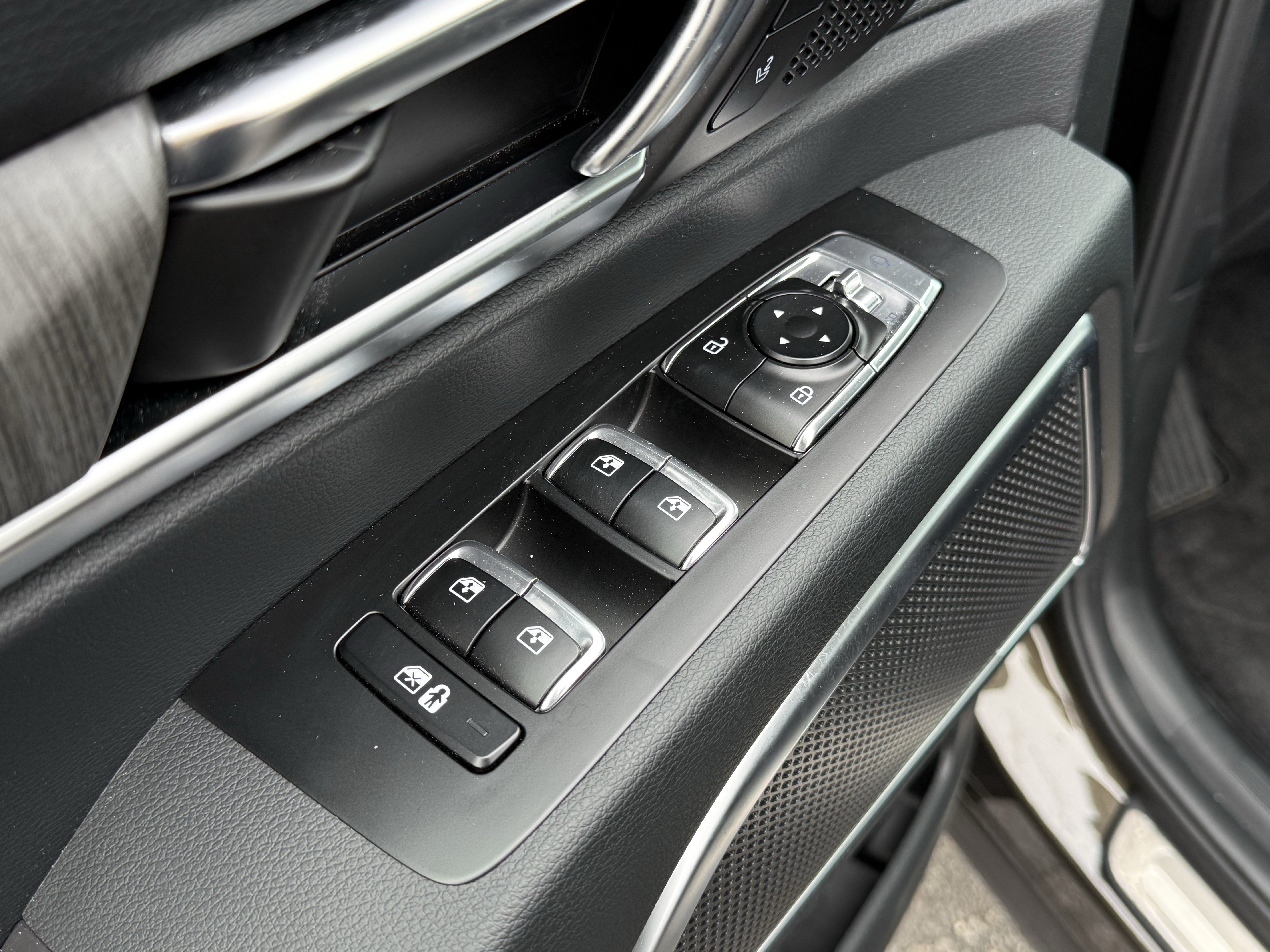 Used 2025 Kia Telluride SX FWD image 14