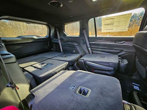 New 2025 Jeep Grand Cherokee L Limited w/ Black Appearance Package image 43