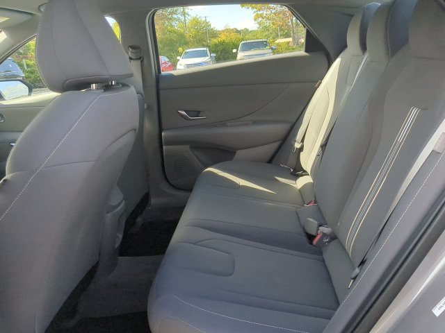 Used 2025 Hyundai Elantra Hybrid FWD image 12