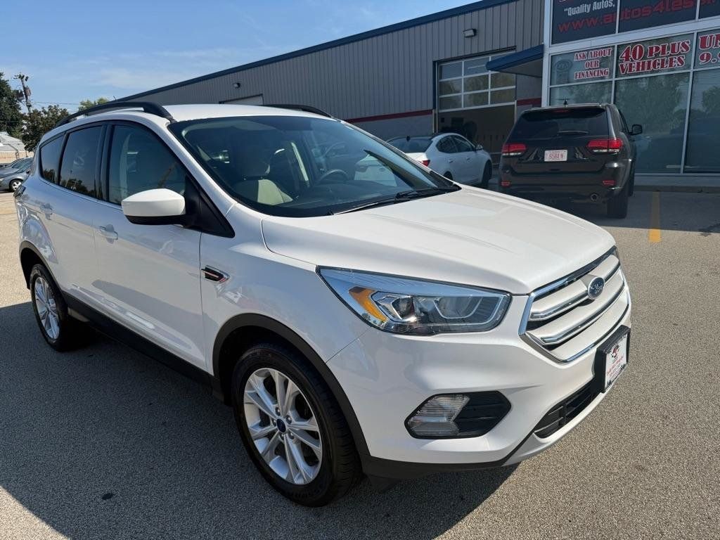 Used 2017 Ford Escape SE w/ Equipment Group 201A AWD/4WD image 3