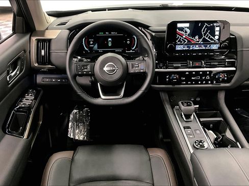 New 2025 Nissan Pathfinder Platinum w/ Lighting Package (N93) AWD/4WD image 19