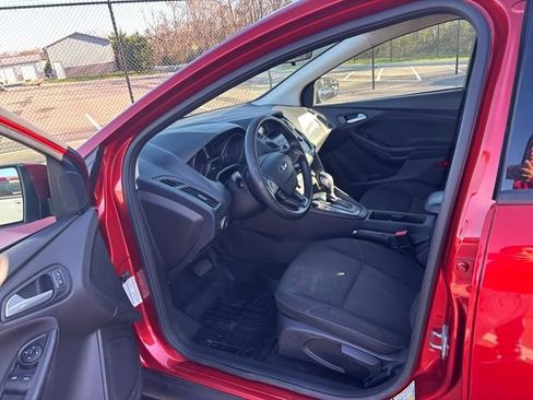 Certified 2018 Ford Focus SE image 13