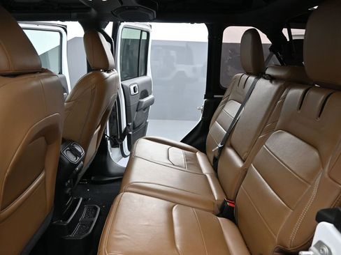Used 2023 Jeep Wrangler Unlimited Sahara AWD/4WD image 16
