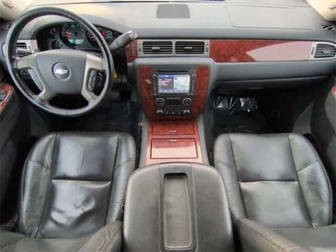 Used 2013 Chevrolet Avalanche LTZ image 15