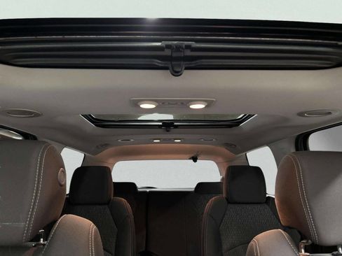 Used 2016 GMC Acadia SLE image 36