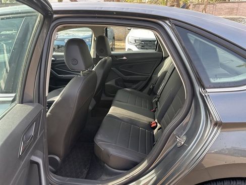 Used 2024 Volkswagen Jetta SE image 11