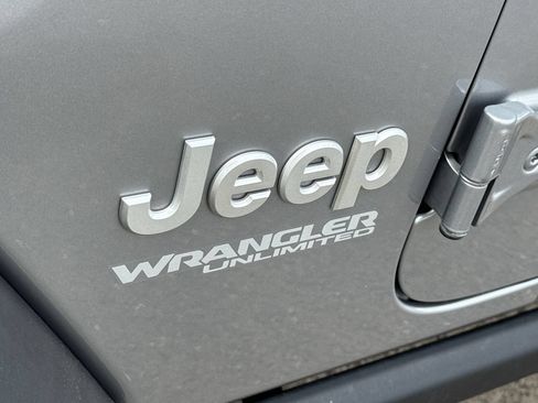 Used 2021 Jeep Wrangler Unlimited Sport AWD/4WD image 10