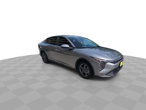 Used 2025 Kia K4 FWD image 2