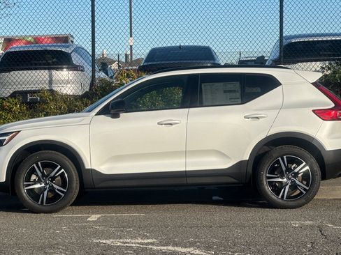 New 2026 Volvo XC40 B5 Core AWD/4WD image 5