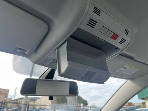 Used 2019 Volkswagen e-Golf SE image 22