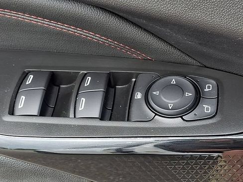 Used 2025 Chevrolet Trax RS w/ Sunroof Package FWD image 26