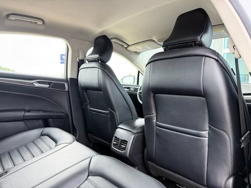 Used 2018 Ford Fusion SE w/ Equipment Group 602A FWD image 18