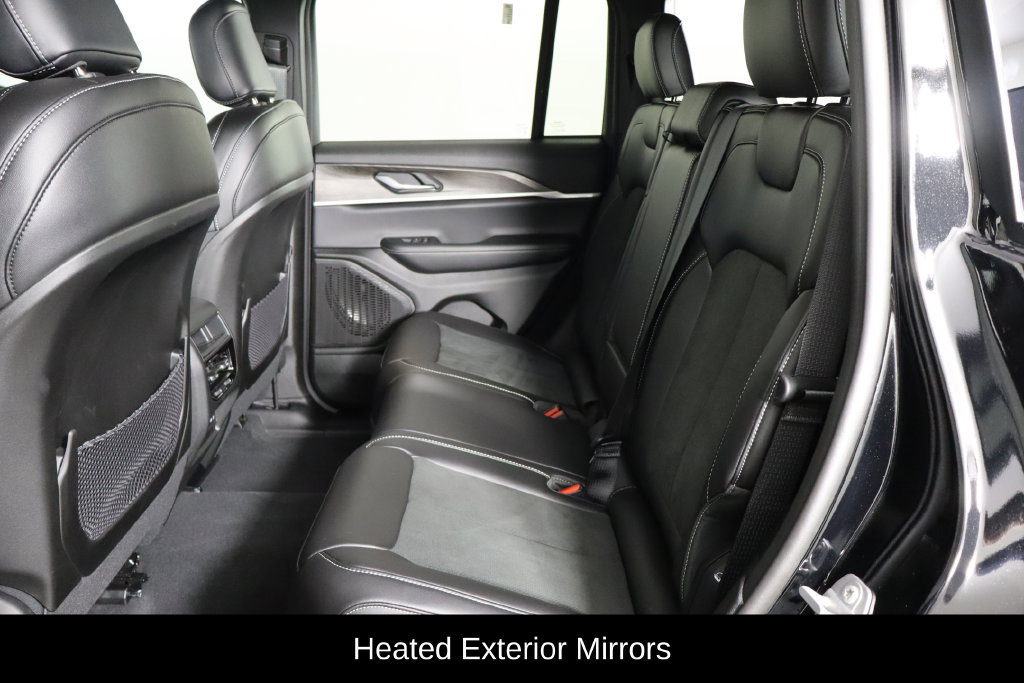 Used 2026 Jeep Grand Cherokee Altitude AWD/4WD image 16