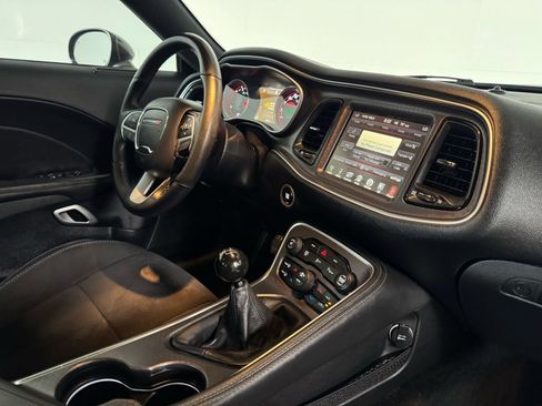 Used 2016 Dodge Challenger R/T Scat Pack RWD image 21