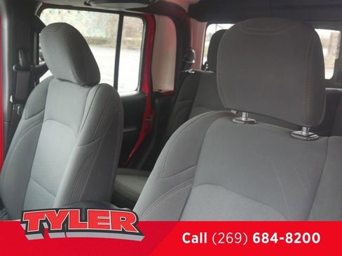 Certified 2022 Jeep Gladiator Sport AWD/4WD image 38