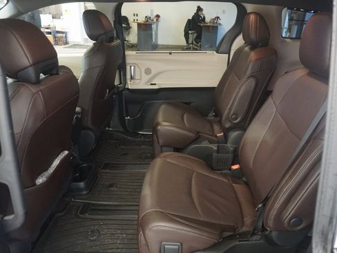 Used 2024 Toyota Sienna Platinum image 25