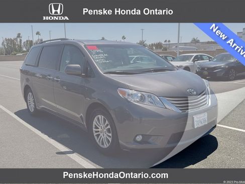 Used 2017 Toyota Sienna XLE w/ XLE Navigation Package FWD image 1