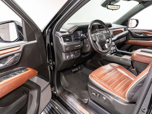 Used 2023 GMC Yukon Denali Ultimate AWD/4WD image 13