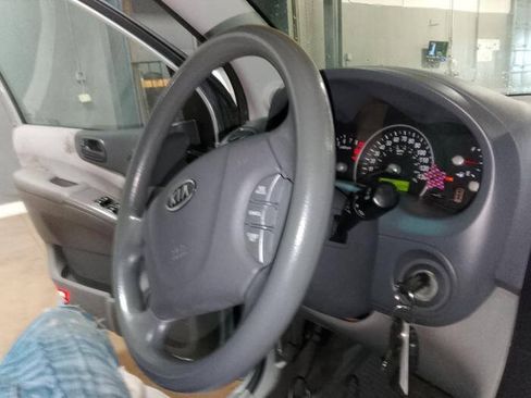 Used 2008 Kia Sedona LX FWD image 33