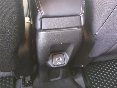 Used 2022 Jeep Renegade Altitude image 17