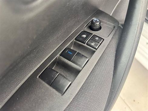 Used 2022 Toyota Corolla LE FWD image 11