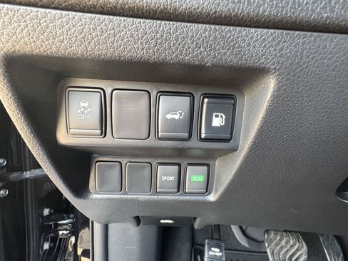Used 2018 Nissan Rogue SV FWD image 33