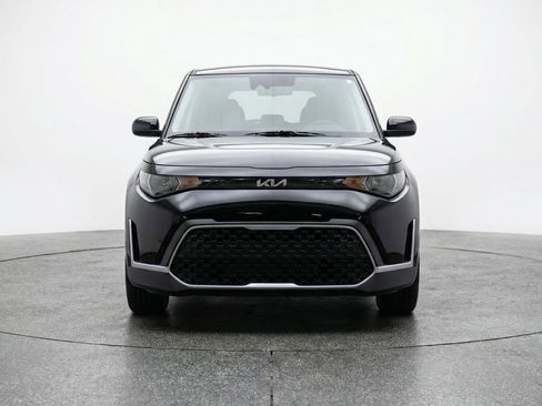 Used 2025 Kia Soul LX w/ LX Technology Package image 2