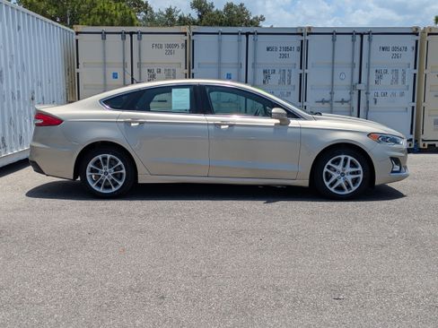 Used 2019 Ford Fusion Energi Titanium FWD image 3