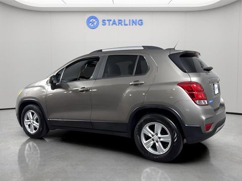 Used 2021 Chevrolet Trax LT w/ LT Convenience Package image 4