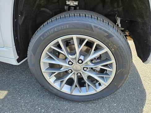 Used 2023 Jeep Grand Cherokee Summit w/ Luxury Tech Group V image 9