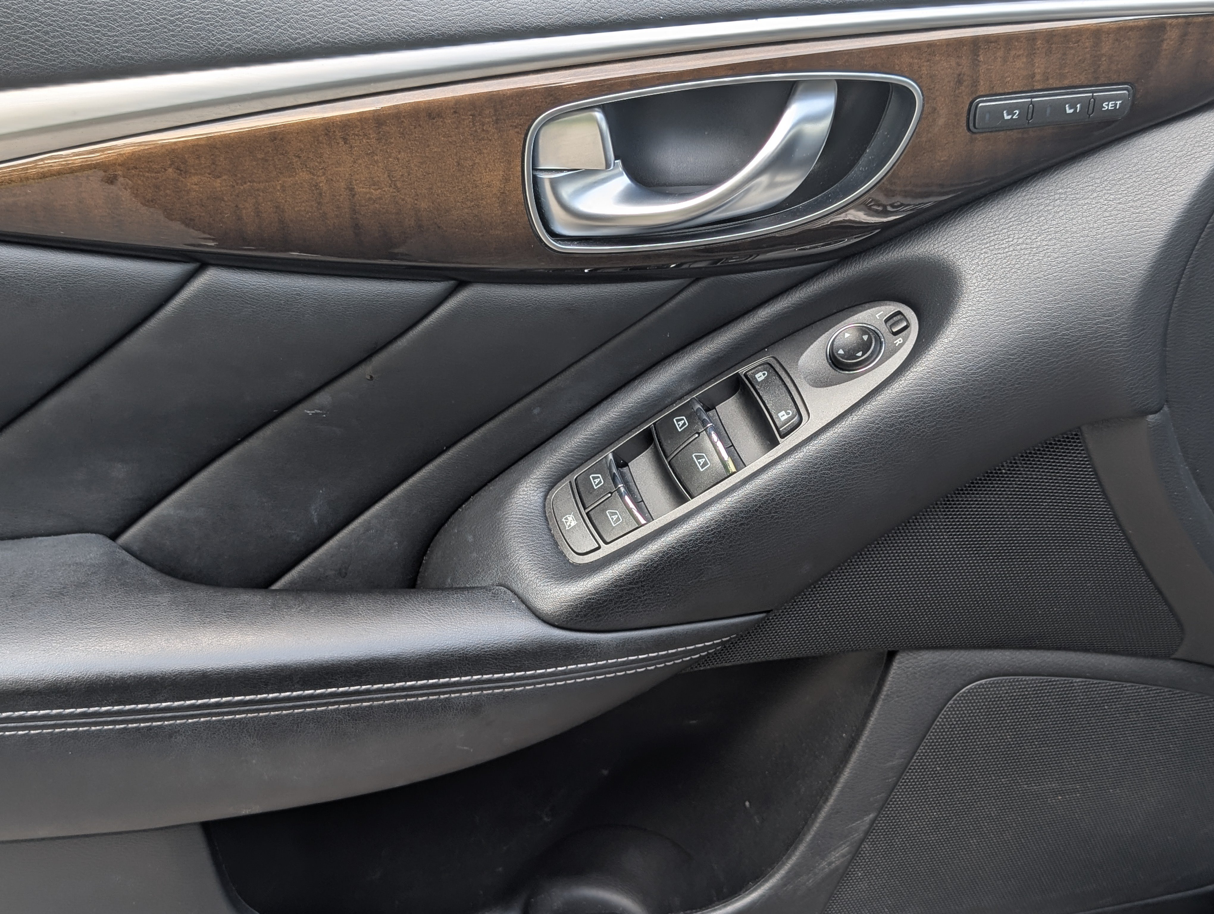 Used 2015 INFINITI Q50 Premium w/ Deluxe Touring Package RWD image 17