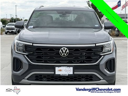 Used 2024 Volkswagen Atlas Cross Sport SE FWD image 8