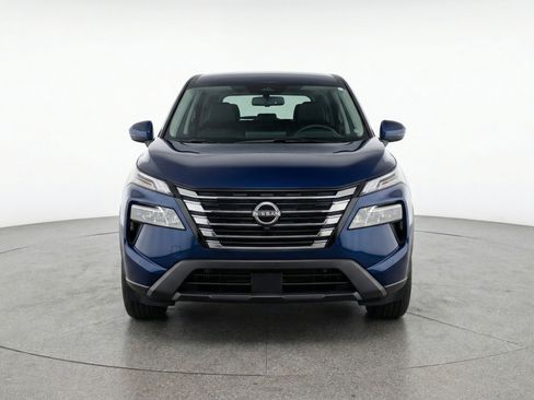 Used 2025 Nissan Rogue SV image 2