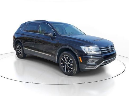 Used 2021 Volkswagen Tiguan SE image 2