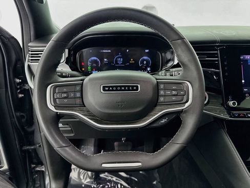 Used 2022 Jeep Wagoneer Series III w/ Premium Group I AWD/4WD image 11