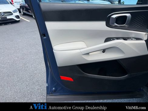 Used 2025 Kia Sorento S FWD image 16