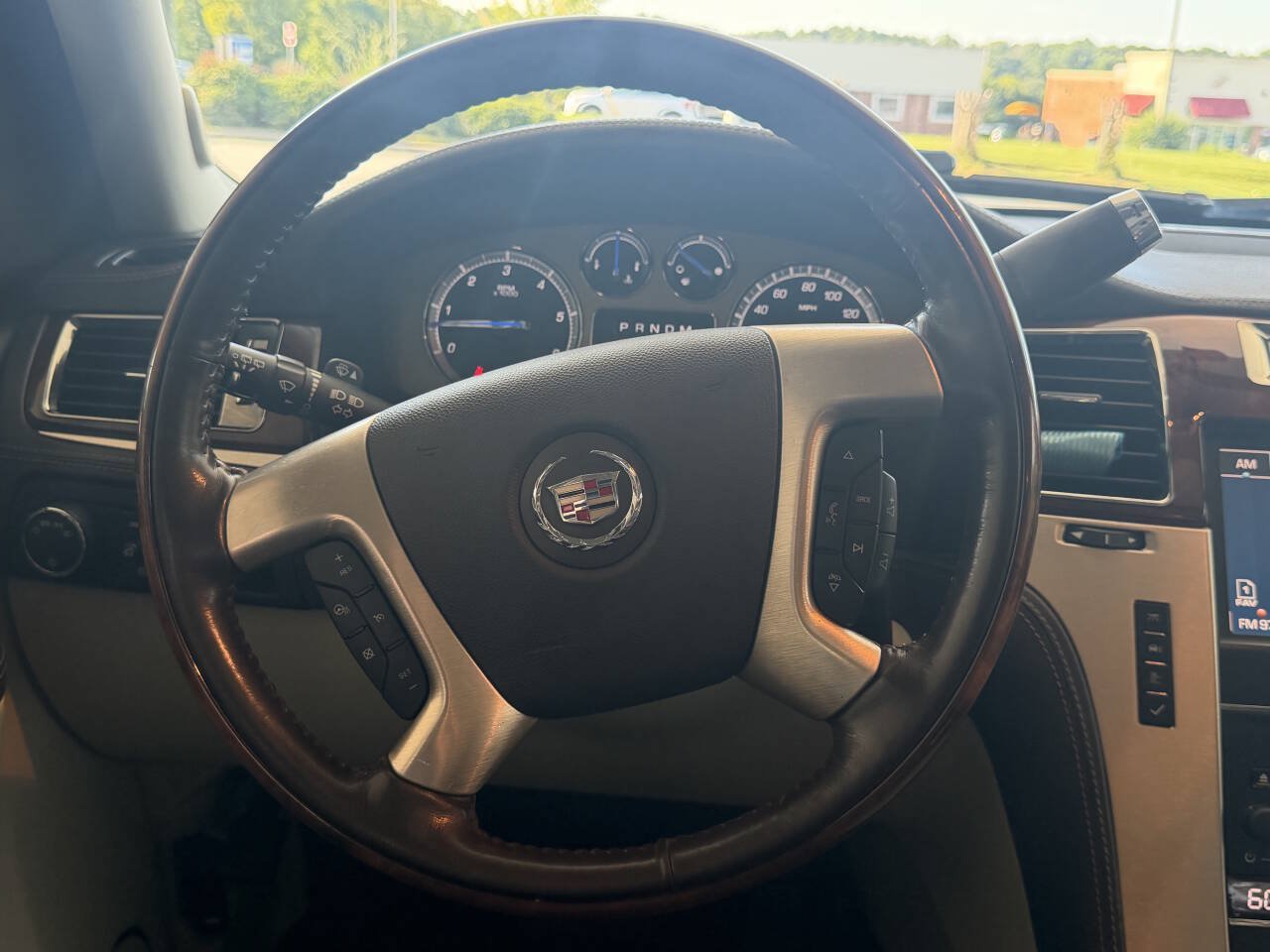 Used 2011 Cadillac Escalade Platinum AWD/4WD image 14