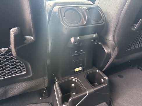 Used 2025 Jeep Wrangler Unlimited Rubicon image 13