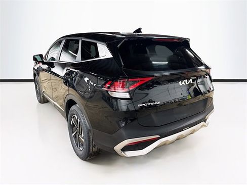 Used 2023 Kia Sportage LX image 5