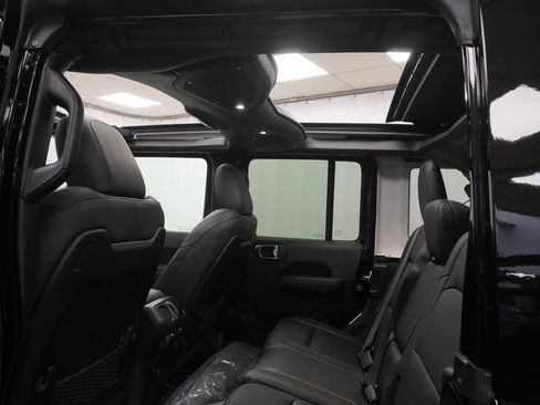 New 2026 Jeep Wrangler Unlimited Sahara AWD/4WD image 18