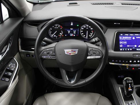 Used 2023 Cadillac XT4 Premium Luxury AWD/4WD image 17