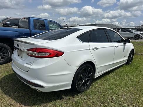 Used 2018 Ford Fusion SE w/ Equipment Group 601A FWD image 9