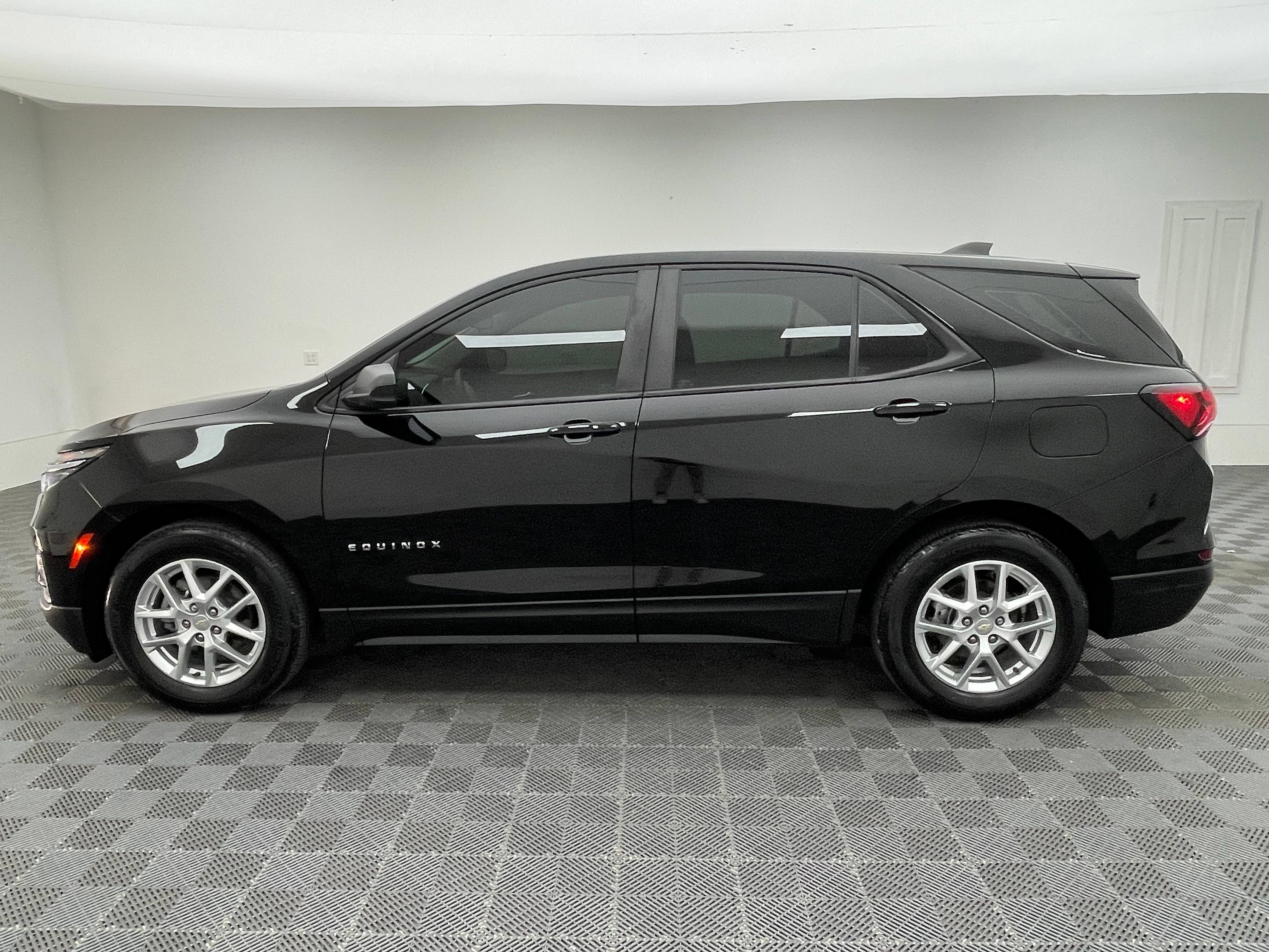 Used 2024 Chevrolet Equinox LS FWD image 9