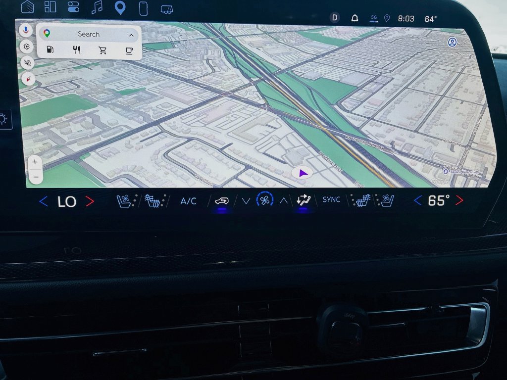 Used 2025 Chevrolet Traverse RS FWD image 16