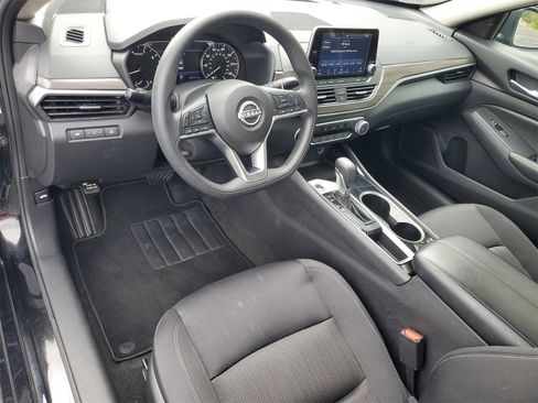 Used 2024 Nissan Altima 2.5 SV image 6