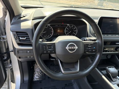 Used 2025 Nissan Rogue SV image 24