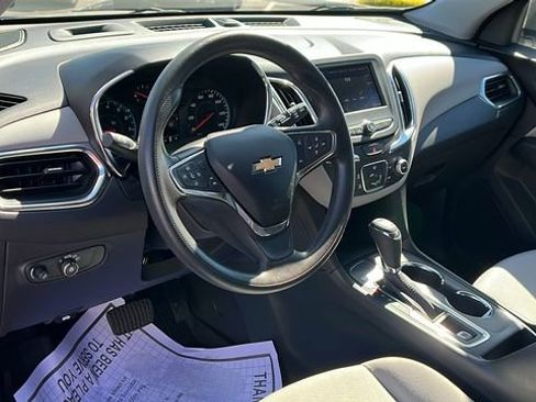 Used 2021 Chevrolet Equinox LS w/ LS Convenience Package FWD image 17