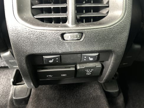 Used 2019 Jeep Cherokee Overland w/ Technology Group image 18