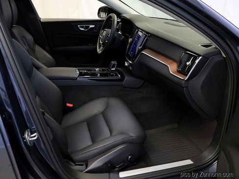 Used 2023 Volvo S60 T8 Plus image 33