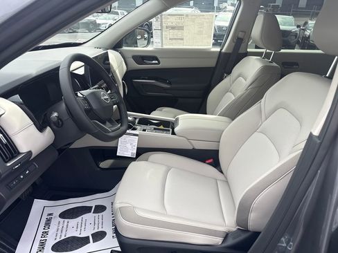 New 2026 Nissan Pathfinder SL FWD image 9